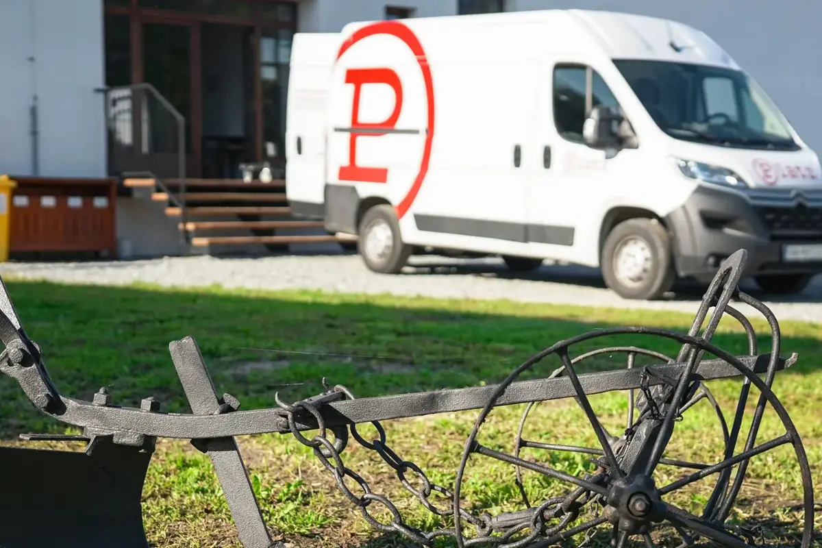 Dodávka Platz pred mlynom v Kostoľanoch